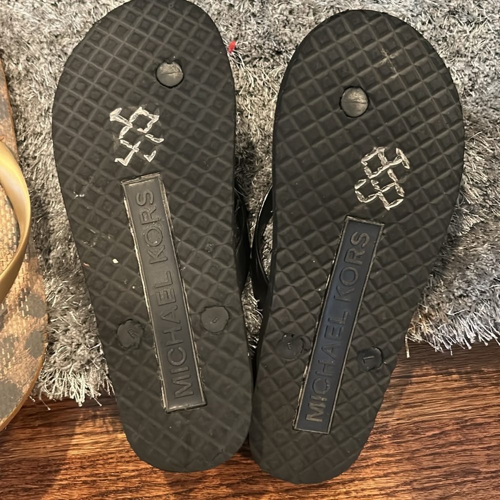 Michael Kors women’s flip-flops - Picture 4 of 10